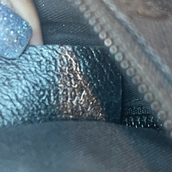 GUCCI SHERRYLINE TOTE/HANDBAG  EUC WITH GG SIGNATURE THROUGHOUT THE BAG. ❤️💚 - Picture 5 of 9